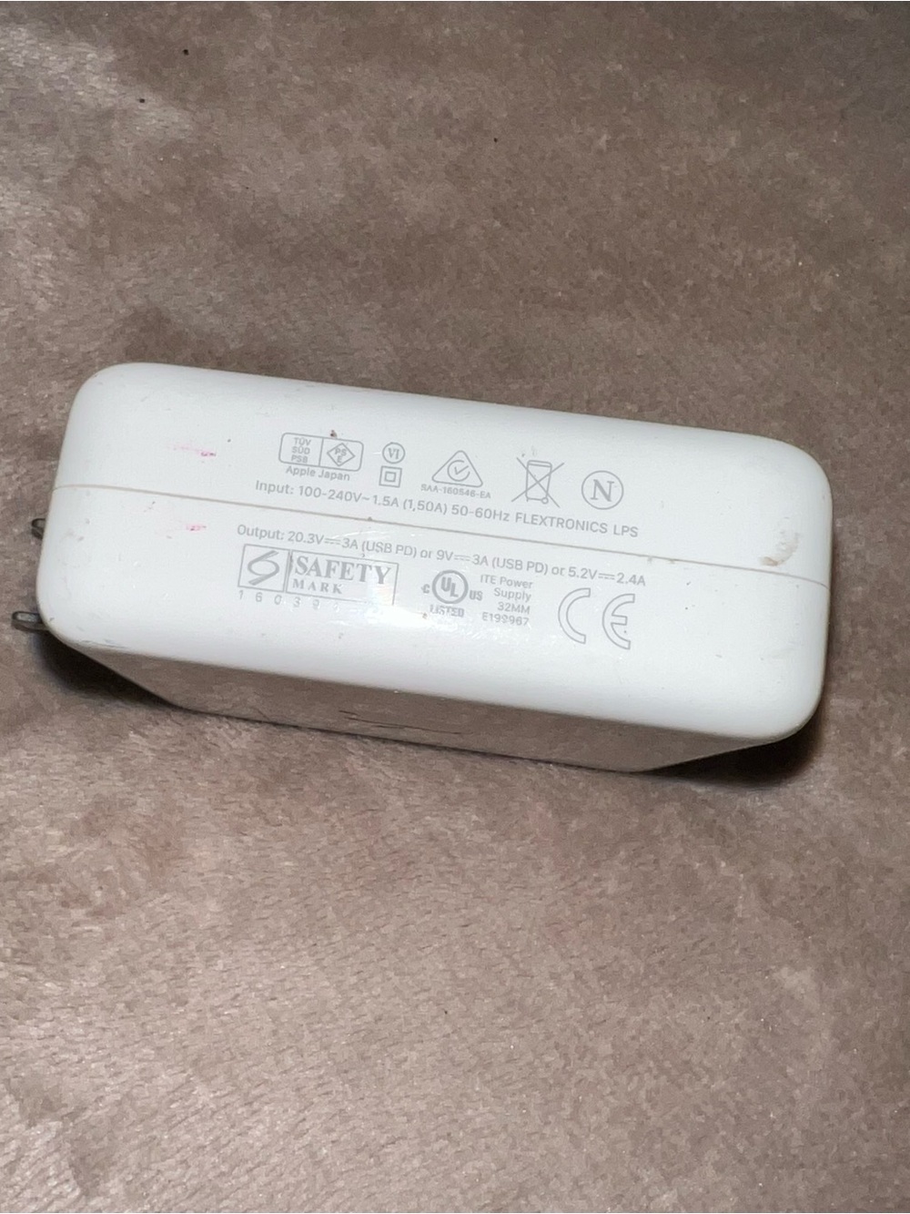 Apple Computer 61W USB-C Power Adapter - Picture 4 of 5